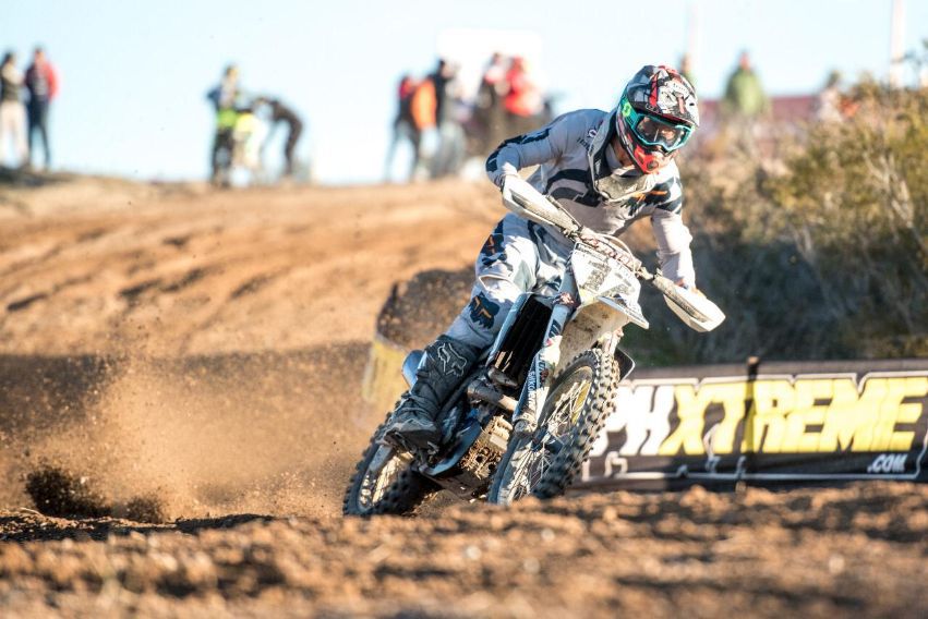 FuelUniverseTV's tweet photo. Juanpi Luzzardi gana en Puerto Madryn y Antezana lidera el campeonato || https://t.co/2M8xdGJApx ||
#CONAMMX #Madryn #Luzzardi #Poli #Antezana #Husqvarna #FuelUniverse https://t.co/mkRha0ivVo