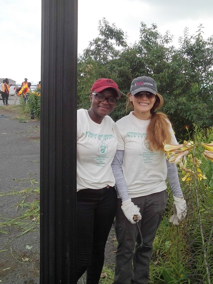 HudsonCCC's tweet photo. On July 6, HCCC’s Phi Theta Kappa member Akash Khan, Gwyneth Amber Cua, Abdellah Amrhar, Adoum Allamine, Lauren Lopena Judd, Mariam Mas-Ud Dramani, Misona Ishida, and Prof. Ted Lai volunteered at Liberty State Park – Gardening Program #HCCCPTK #HCCCSummer2019 https://t.co/I8Lo884mEG