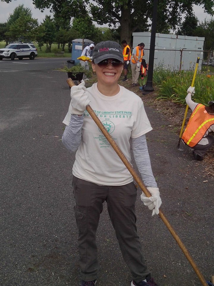 HudsonCCC's tweet photo. On July 6, HCCC’s Phi Theta Kappa member Akash Khan, Gwyneth Amber Cua, Abdellah Amrhar, Adoum Allamine, Lauren Lopena Judd, Mariam Mas-Ud Dramani, Misona Ishida, and Prof. Ted Lai volunteered at Liberty State Park – Gardening Program #HCCCPTK #HCCCSummer2019 https://t.co/I8Lo884mEG