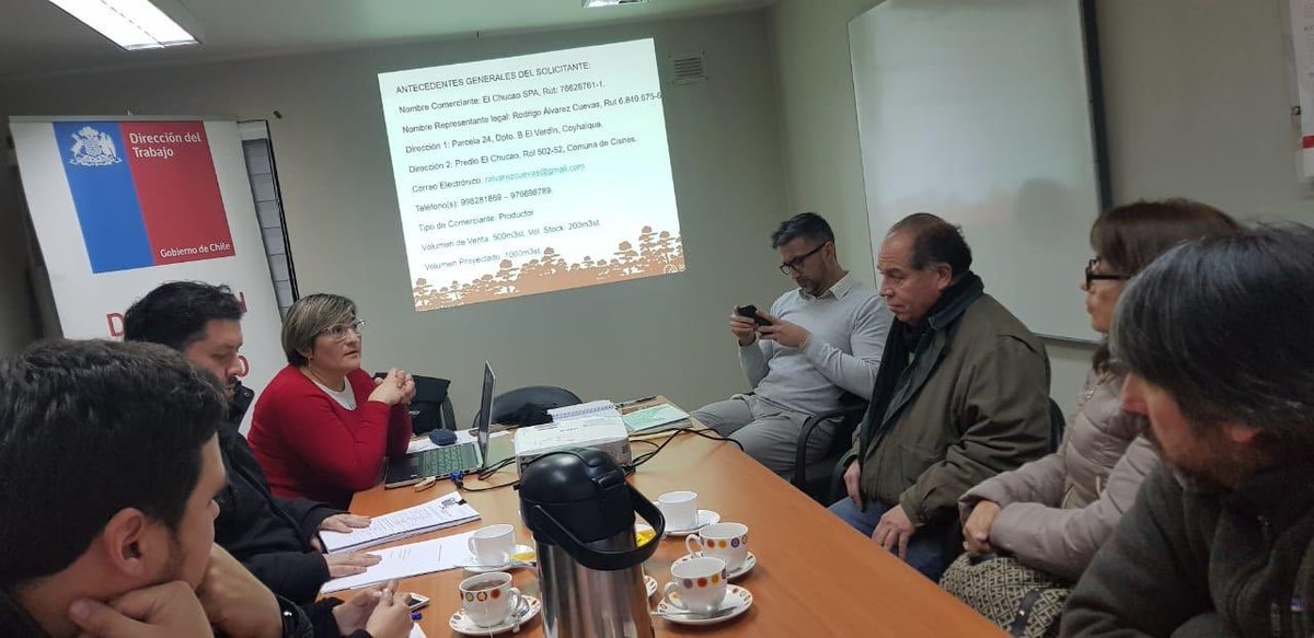 INFOR_Patagonia's tweet photo. Sabias que @INFOR_Patagonia forma parte del Consejo de Certificación de la leña #COCEL y hoy certificaron a productor y comerciante de leña seca de la comuna de @municisnes 
#CONAF @municoyhaique @DirecDelTrabajo @IndapAysen @aifbn https://t.co/OF9ZY8A1rV