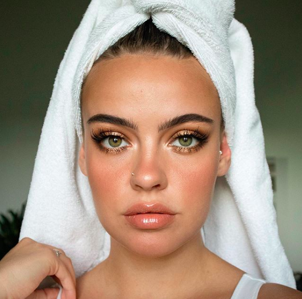 socialeyeslash's tweet photo. Has anyone ever looked so good in Vixen lashes and a towel? We don't think so! Drop dead gorgeous, as per @juliaadamsmua 😘 #SocialEyesLashes https://t.co/17cAqgyVEZ