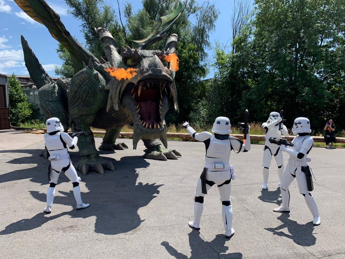 FireTeam TroopGroup, fighting against the world's biggest walking robot. The dragon of Furth im Wald, Bavaria.

TK#s 14469, 14996, 16084, 55550
Photo: TK-30087

#501stLegion #StarWars #BadGuysDoingGood