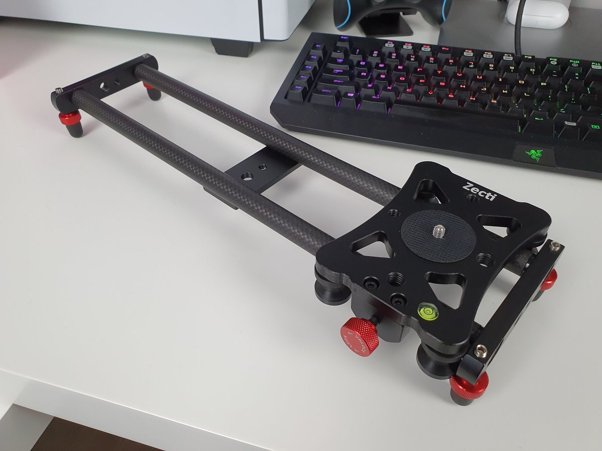 urDigitalPulse's tweet photo. My video equipment is finnaly here 😱
1. Fluid head from #Manfrotto
2. Carbon tripod from #Rollei
3. Carbon camera slider from #Zecti
This is a big step up for me. Can't wait to try it out 😀 https://t.co/vqOet8GyPz