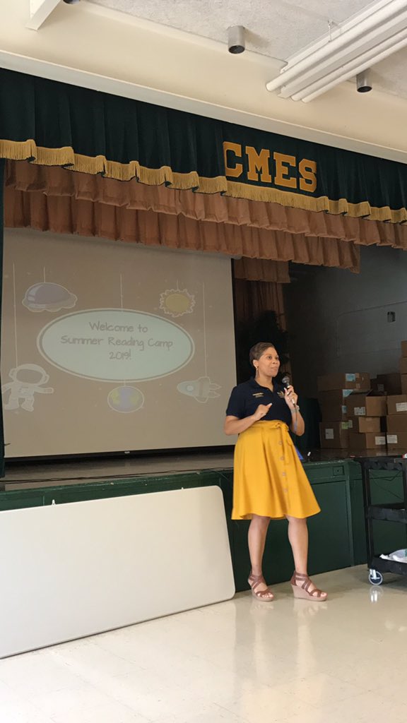 Suggsteacher's tweet image. Family meeting at reading camp!!
#2019CCSRTACamp 
#CMESRocketReaders