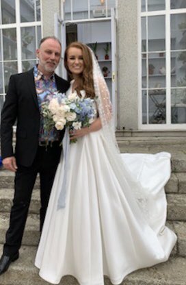 Thanks for the shirt steer ⁦<a href="/ShaneBurkeStyle/">shane burke</a>⁩. It really rocked. Here’s me and the gorgeously stylish bride on the day.