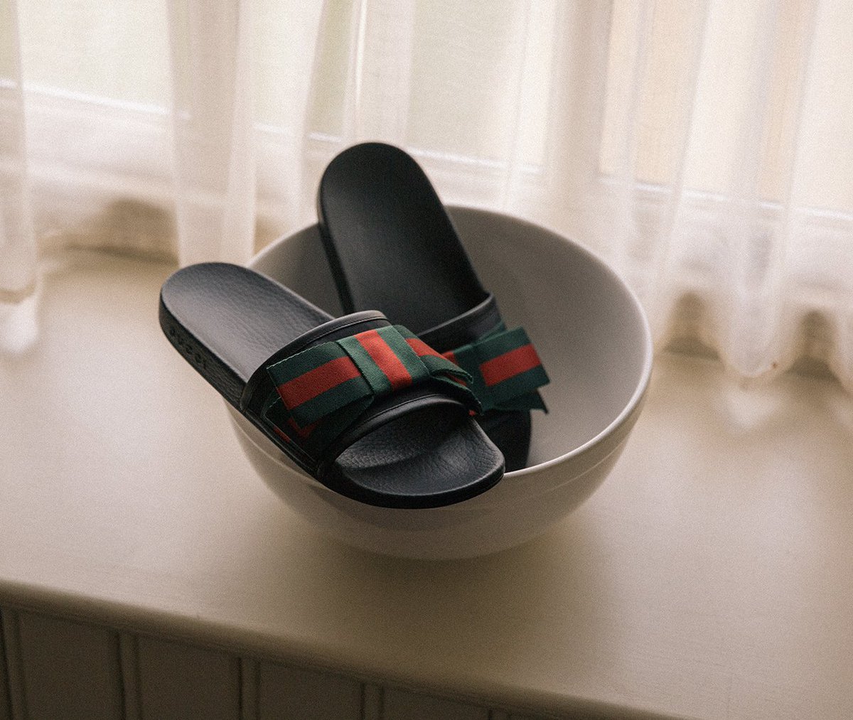 flannelsfashion's tweet photo. Slide into the new season with the @gucci Webbed Bow sliders: https://t.co/DQanIAhlTs
#GUCCI #WEBBEDBOW #SLIDERS #GUCCISLIDERS https://t.co/lod9dtag4d