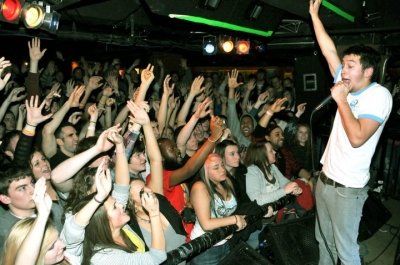 mkbrplus's tweet photo. Hoje o Regional at Best completa 8 anos! Lançado de forma independente e sem pretensão de fama, o álbum teve algumas de suas faixas regravadas para o Vessel depois de twenty one pilots assinar contrato com a gravadora Fueled By Ramen. E até hoje ninguém sabe onde está o taco. https://t.co/BrRTdGbQVO