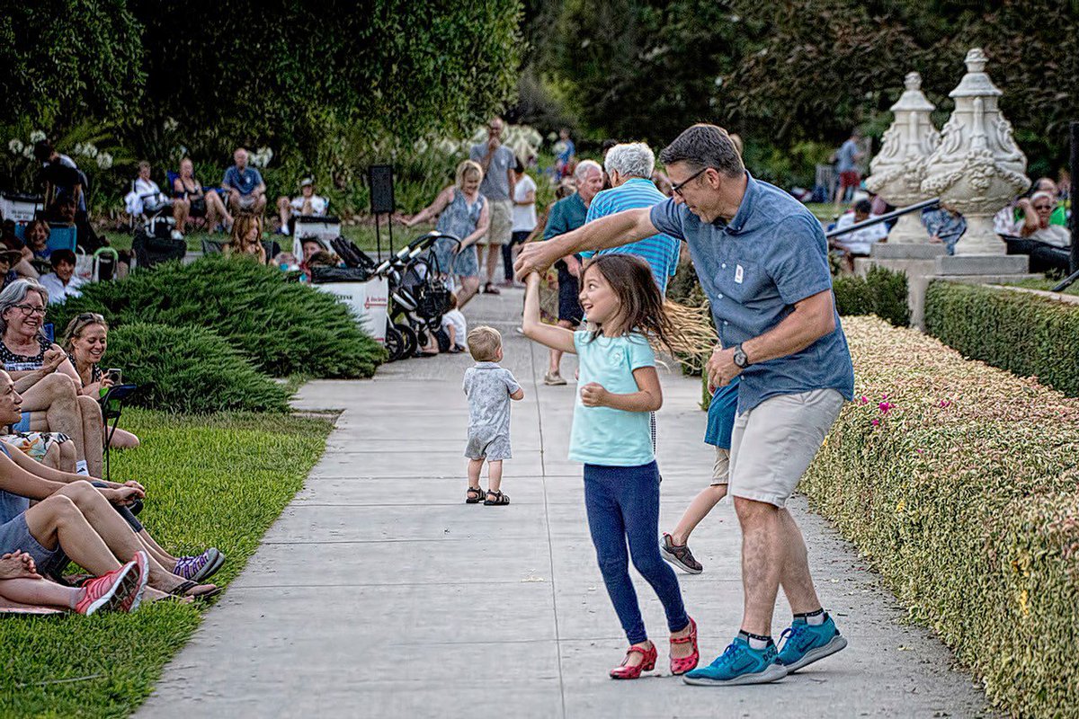 TheHuntington's tweet photo. Summer evenings for #HuntingtonMembers kick off this wknd! For contributor levels and above, enjoy a picnic &amp; concert from Masanga Marimba on Sat., July 13; and on Sun., July 14, all members are invited to an after-hours summer stroll, starting at 5:15 pm. https://t.co/NLhQ00F3NS https://t.co/PPTGMERvTE