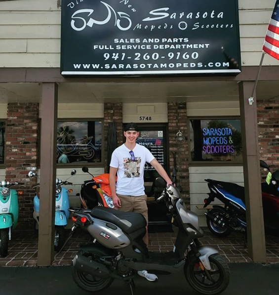 genuinescootco's tweet photo. Welcome to the Genuine Family! Happy Scootin’
Photo: @sarasotamopeds #roughhouse #genuineroughhouse #roughhouse50 #rh50
#genuinescooter #genuinescooters #scooter #scooters #scootscoot #scootlife #scooterlife #twowheels #fun #adventure https://t.co/M3l10sOToy