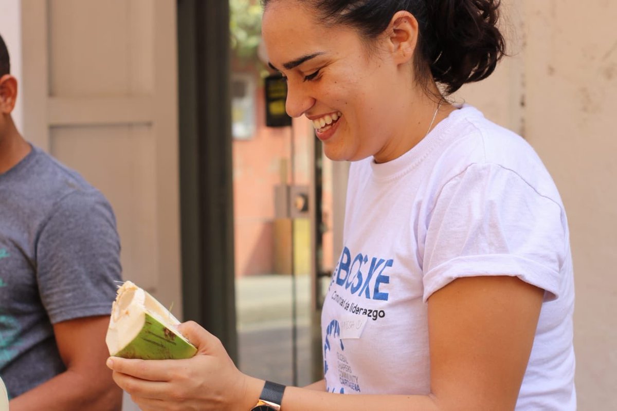 Aunque no es Cartagenera, ama esta ciudad como si hubiese nacido aquí, Vanessa, nuestra australiana en el Hub, siempre tiene una sonrisa, mucha disposición y buena energía. 🇦🇺 🇨🇴
