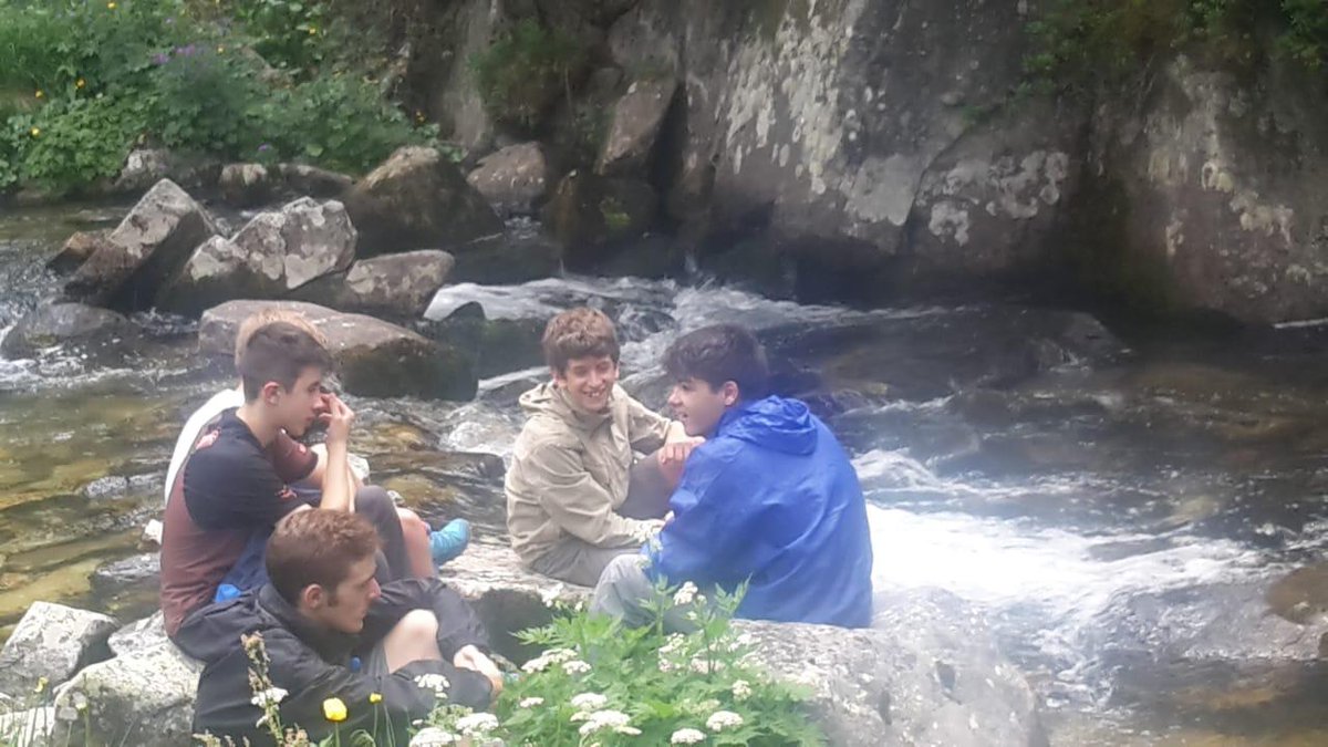 ComuEncamp's tweet photo. En el marc de les #SetmanesJoves que organitzem des del Comú d'Encamp, avui hem fet la volta a #Andorra ⛰
Hem sortit d'Engolasters, de bon matí 🌄i hem caminat🚶‍🚶‍amb pas ferm fins arribar als Cortals 🔝 https://t.co/eQ7nr9ge3u