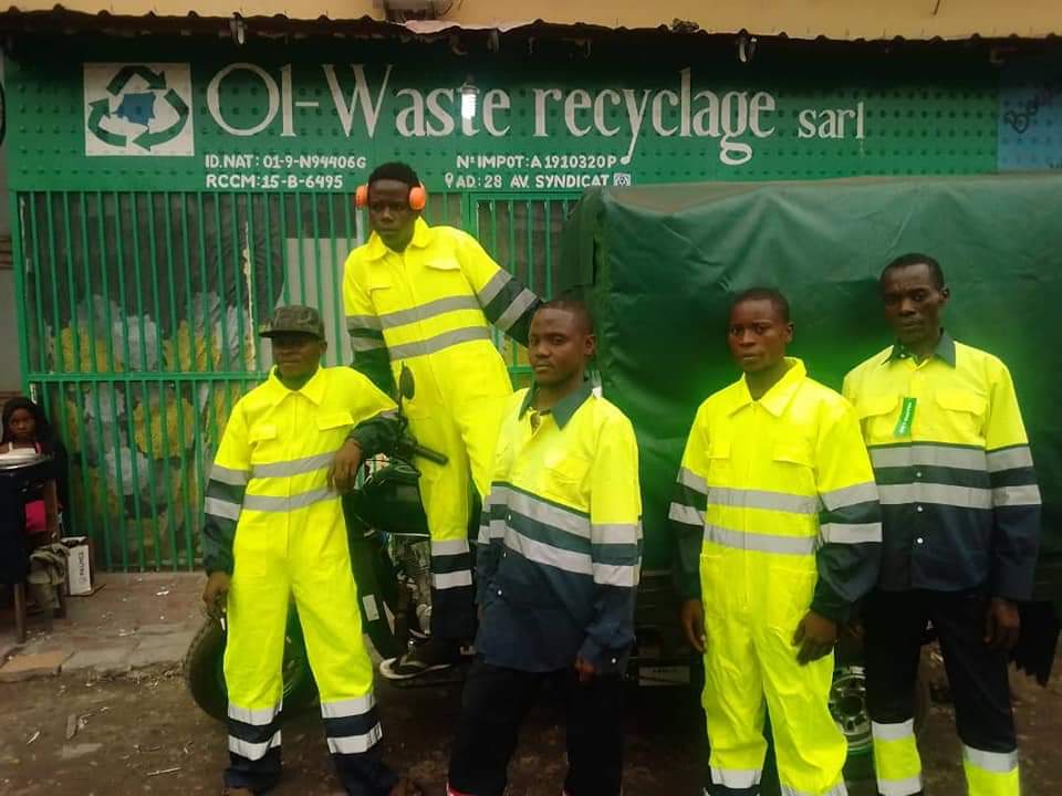 olga_chera's tweet photo. Quand on travaille ça donne ça!!
Ol-Waste Recyclage sarl pour tout évacuation des déchets résidentiel et commercial
#WeTheAnswer
#AssainisementDeLaVille
#EnvironmentMatters https://t.co/kd5mDzaCUE