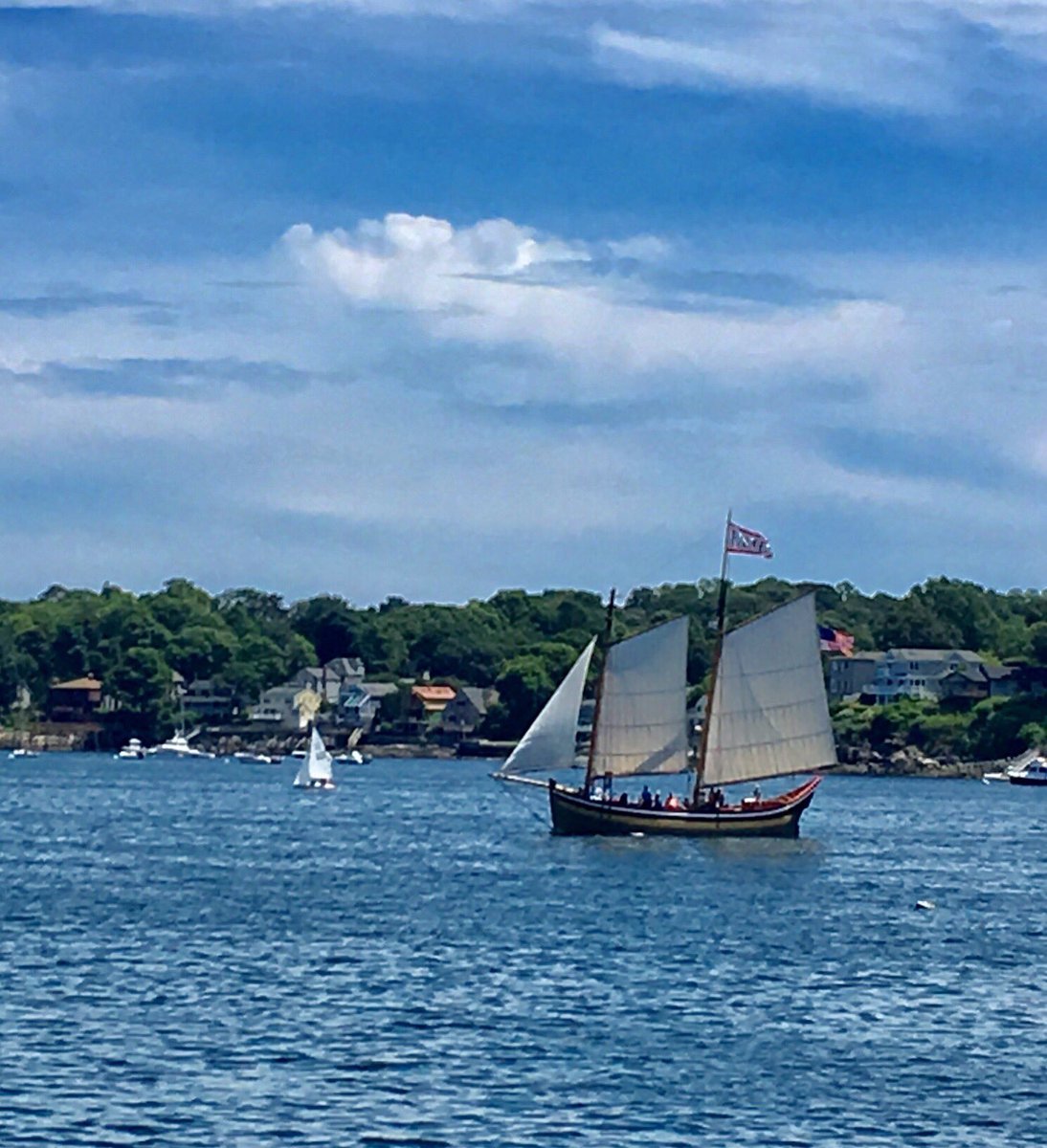 bigchaddy123's tweet photo. sailing lessons for my lil sis! That's the famous Schooner Fame comin up along side her! her lil boat is the white sail to the left! What an experience for her! ⛵️🌊🏴‍☠️ #SailingSalem https://t.co/HGIuhq8P0T