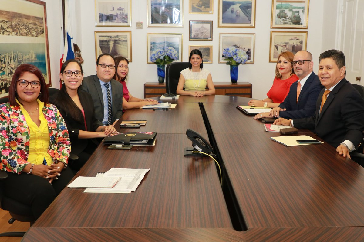 ANTAI_Panama's tweet photo. Directora designada @ElsaFernandezA se reúne con la Directora @angelicamaytin para dar inicio al proceso de transición en la Autoridad Nacional de Transparencia y Acceso a la información. https://t.co/7FFssXO8ns