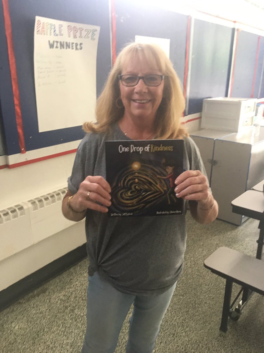 ChristineBemis2's tweet photo. @jeffreykubiak Awesome! They loved #Gus #Truly ๐shirts were a big hit, too #mrsbell โค๏ธ#dynamicduo ๐ https://t.co/FYjXgXwXz7