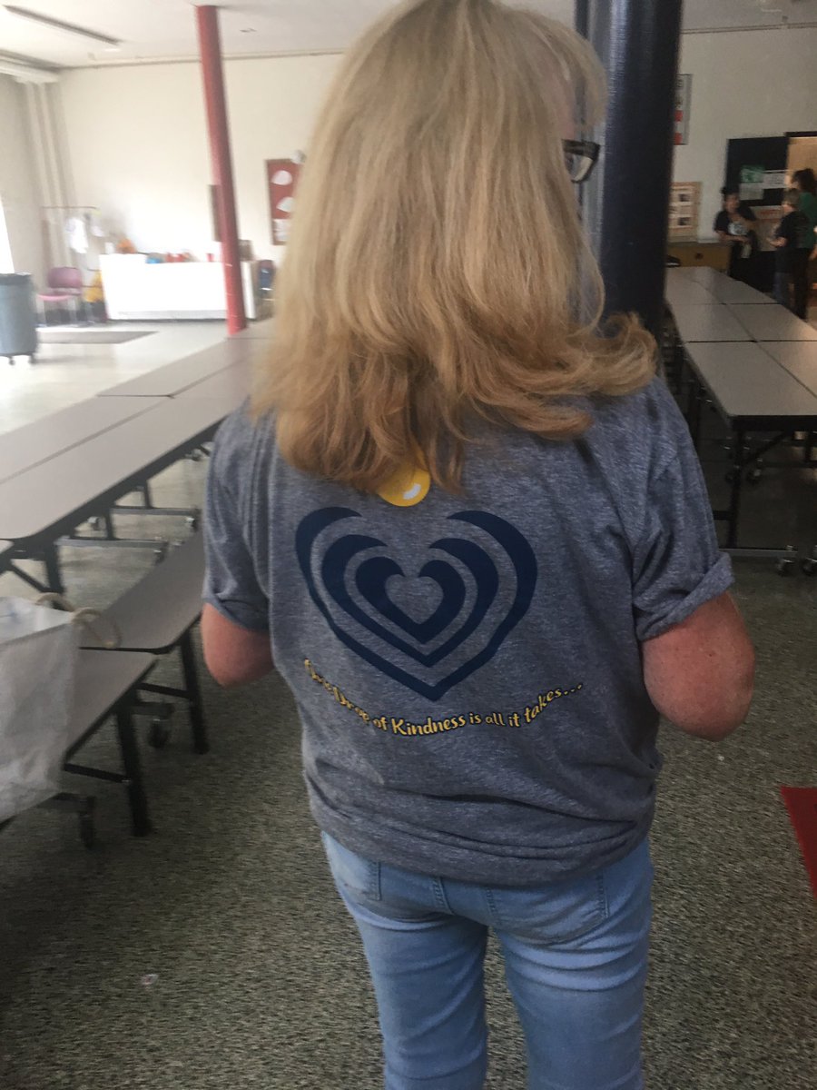 ChristineBemis2's tweet photo. @jeffreykubiak Awesome! They loved #Gus #Truly ๐shirts were a big hit, too #mrsbell โค๏ธ#dynamicduo ๐ https://t.co/FYjXgXwXz7