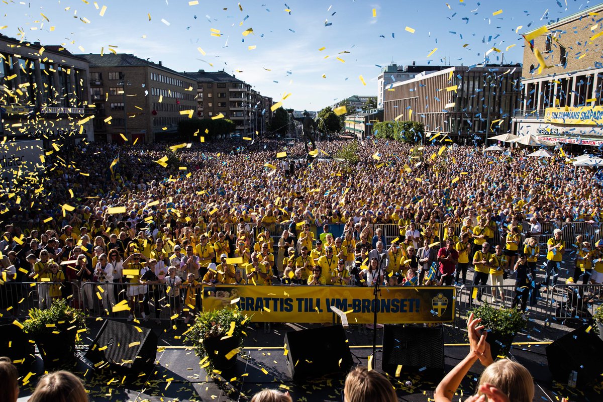 KosovareAsllani's tweet photo. WOW THANK YOU SWEDEN!!!! https://t.co/INXsKO0mIc
