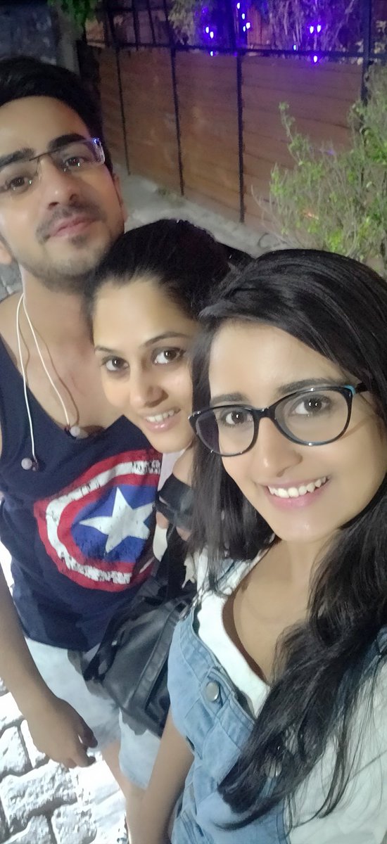 Sambhabana_M's tweet photo. Mere Bache 🤗😅

#coactors #bffs #tofriendship #dayout https://t.co/KmZN0uBupc