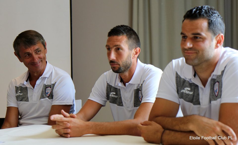 OFFICIEL: 😀🔝🍀Le nouveau staff de <a href="/etoile_fsr/">Etoile FC FSR</a>  dévoilé au <a href="/closdesroses/">CLOS DES ROSES</a>  à la presse avec Michel Troin (directeur technique) et Morgan Amalfatino (directeur sportif). #GOETOILE <a href="/Actufoot_com/">Actufoot</a> <a href="/footnational/">Foot National 🏆⚽️🇫🇷</a> @francefootball <a href="/VilleDeFrejus/">Ville de Fréjus</a>  <a href="/VilleStRaphael/">Ville de Saint-Raphaël</a>