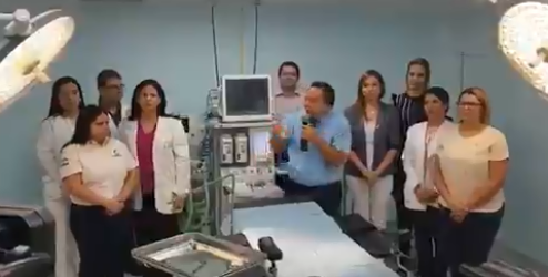 PuestoComandoRA's tweet photo. El Gob. @RMarcoTorres en compañía de @Mary_RomeroP @juandavila01 asumieron el compromiso en apoyar al pueblo, la entrega e instalaciones de equipos para la atención de las pacientes que presentan patologías mamarias En #Isena #DialogoGarantiaDePaz @AlvaradoC_MPPS https://t.co/iTVLWerJhU
