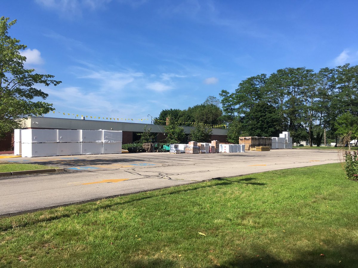 JSDNews's tweet photo. We have begun construction on the new roof and HVAC components at Melrose School. #JSDwolves @RIDeptEd @SethMagaziner @FixOurSchoolsRI https://t.co/9DkwblruLu