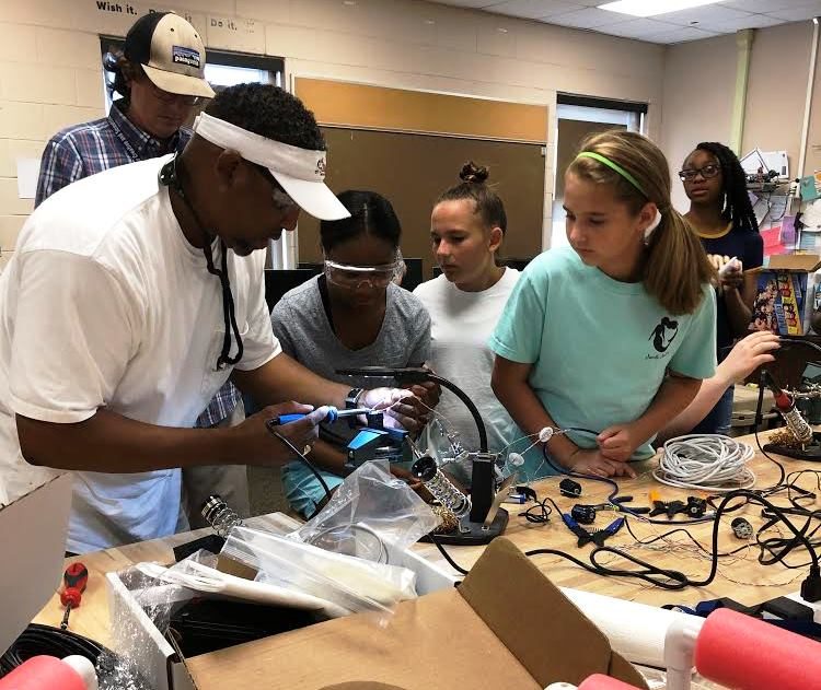 cteliteracy's tweet photo. Good career exploration today is working to develop things in young people — the ability to work as part of a team, to communicate effectively, personal responsibility — that help them have agency in making decisions about careers.
#CTE #MSCTE
https://t.co/OYVq4rT3K4 https://t.co/OEZ98DsDqs