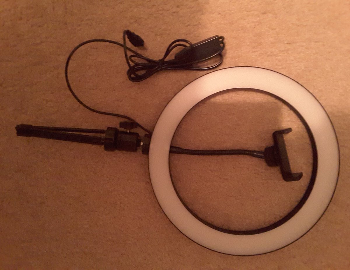 TheDerhonda's tweet photo. 10RingLight #CUMIZON #LED  #photography https://t.co/3MOfuckTAO https://t.co/p6vEQ5hm5U