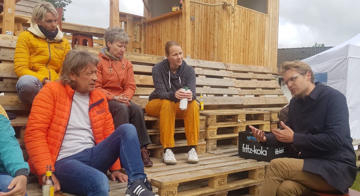 HHLAB_de's tweet photo. Diskussionen über Diskussionen - so haben wir’s gern! Das war unser heutiges @MeetupDE -Gastspiel im @coworkland in Sankt Peter-Ording. Wieder einmal haben wir tolle Leute kennenlernen dürfen und reisen zufrieden ab. (sos) #NETZfeld https://t.co/UEbSU03bwI