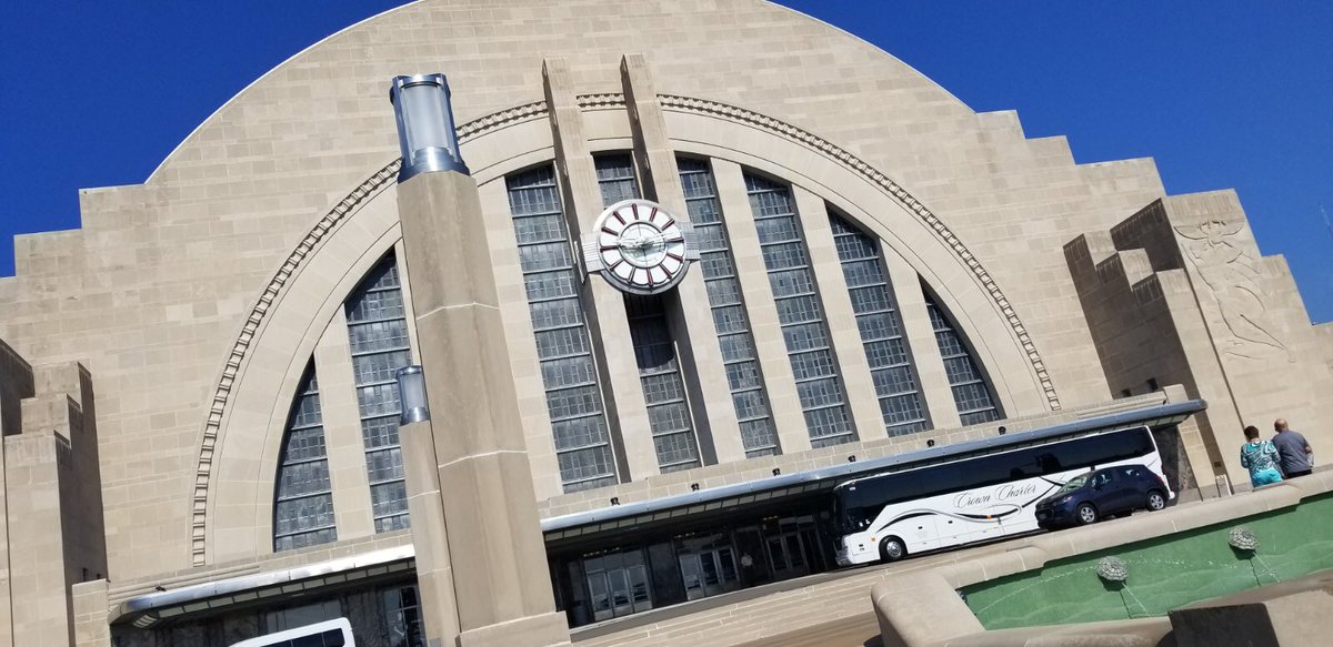 charter_crown's tweet photo. Beautiful day in @CityOfCincy @unionterminal Great day for a city tour! #tourism #cincinnati #bus https://t.co/AVb4GB4dec