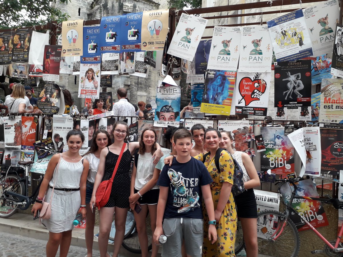 racine_du's tweet photo. Arrivée des 3e CHAT du @JRacineCollege à Avignon sous une chaleur torride pour 5 jours en immersion au paradis du théâtre! Merci à toute l'équipe des @CEMEANormandie pour leur accueil... chaleureux et place au(x) spectacle(s)!!!🎭🎶🤸‍♂️😜🌞🔥#créativité #rencontres #talents https://t.co/Q6dKvLjPCM