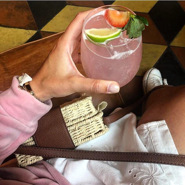 stokehouseuk's tweet photo. Happy hour gin fizz! Thanks for the photo @alexihappiness 🍸 https://t.co/LJlTsxjxOI https://t.co/5qP6Cir29J