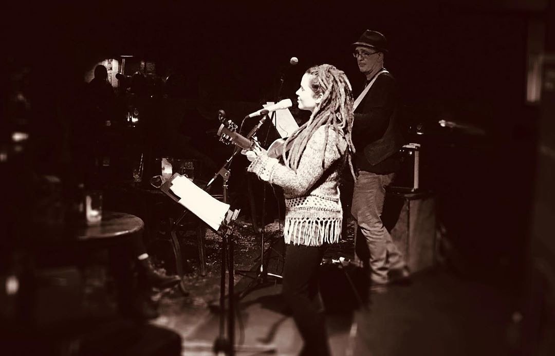 Nine_Beats's tweet photo. 🎶Check out @heatherlynmusic new EP ‘being breathed’ out 10 July!
🎸Also, come and hear #9BeatsCollective LIVE @WildGooseFest on Friday 12 July, at Hot Springs, North Carolina.
📸 by @mac13soul_27592
#9beats #beatitudes #music #livemusic #gigs #wildgoosefestival #wildgoose19 https://t.co/669edDTHVi