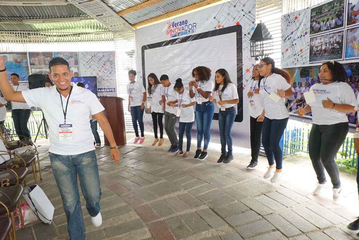 VeranoInnovador's tweet photo. Inicia el #ProgramaCVI en #VeranoInnovadorSD con una dinámica de integración "El Baile del Mozaico", dirigido por el #MentorCVI Gregory Pilier.
#VeranoInnovadorSD
#CVISantoDomingo
#CVI2019 https://t.co/CL4P15tnLJ