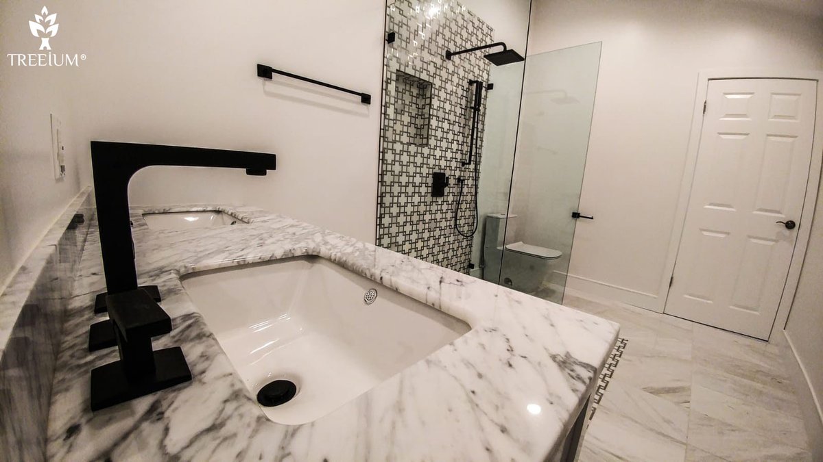 Treeium's tweet image. Beautiful Carrara marble covered floors with bold black-and-white tiles that cover the floor and feature wall of the walk-in shower are what gives this sleek space a bolt of energy. #designandbuilt #treeium
