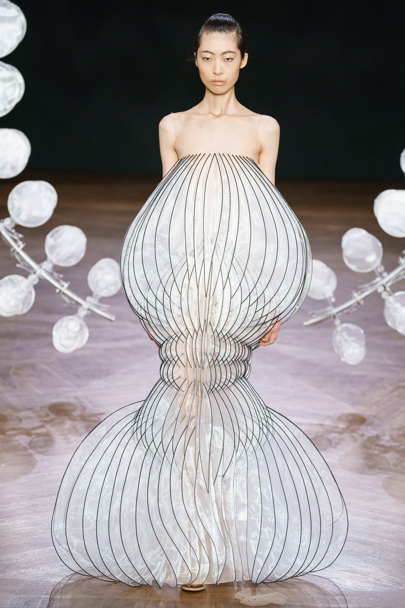 View the complete Iris van Herpen Fall 2019 Couture fashion show: vogue.cm/lABT71t