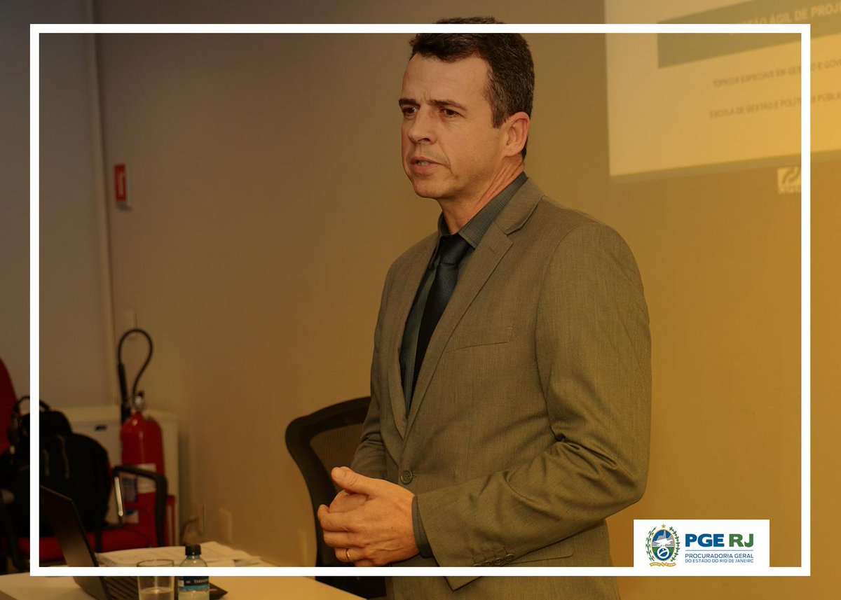 PGE-RJ sedia último módulo de curso de capacitação de servidores da CEPERJ em parceria com a Casa Civil. Confira no nosso site: bit.ly/2Jnhswv