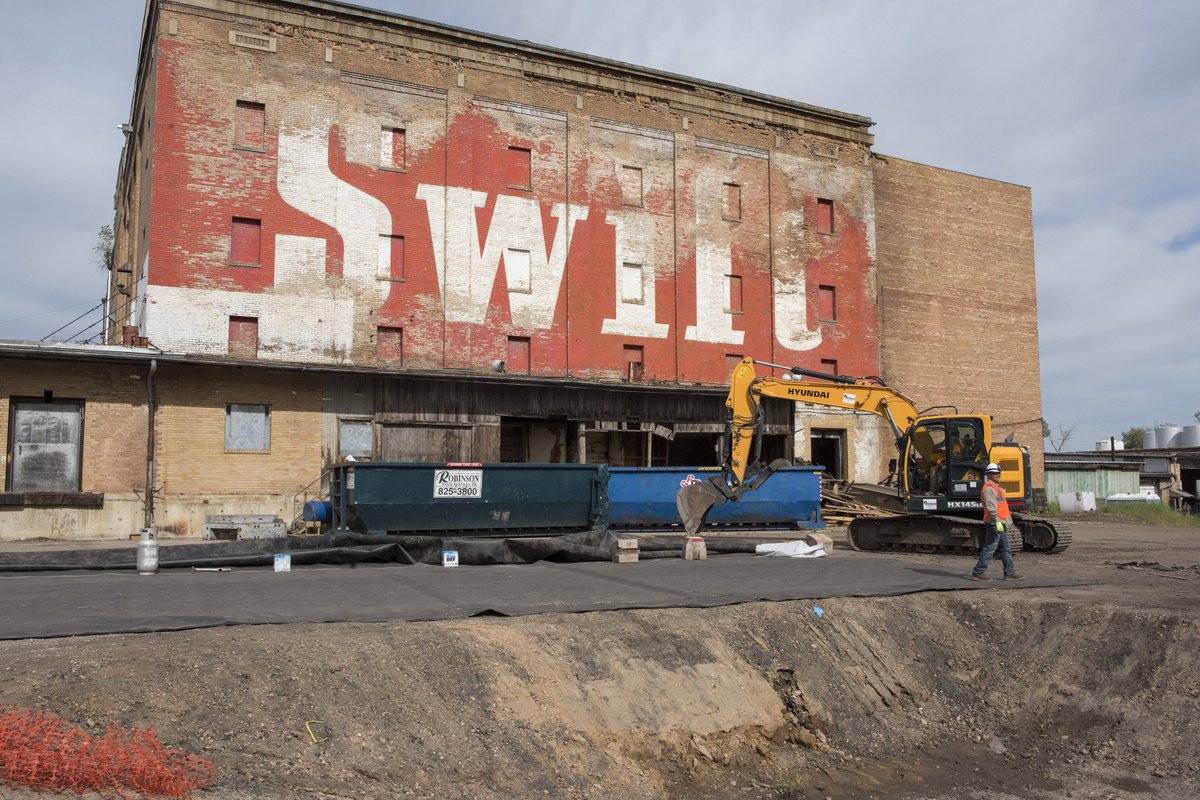 PhotOgden's tweet photo. Amazing story by @LeiaLarsen about the @EPA cleanup in #Ogden. Thanks to @UTInvestigative and @sltrib 

https://t.co/nTuYaNFDMh https://t.co/Pn6ckIidzZ