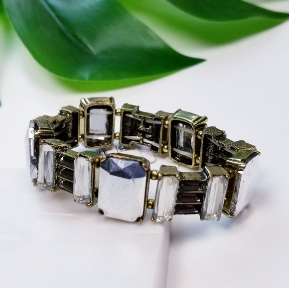 NYFashionWeekly's tweet photo. So good I had to share! Check out all the items I'm loving on @Poshmarkapp from @VeraFleming10 @mindlespindle #poshmark #fashion #style #shopmycloset #stretchybanglebraceletstatement #christopherbanks: https://t.co/aI2JCj3HdL https://t.co/MO9i3WYtPP