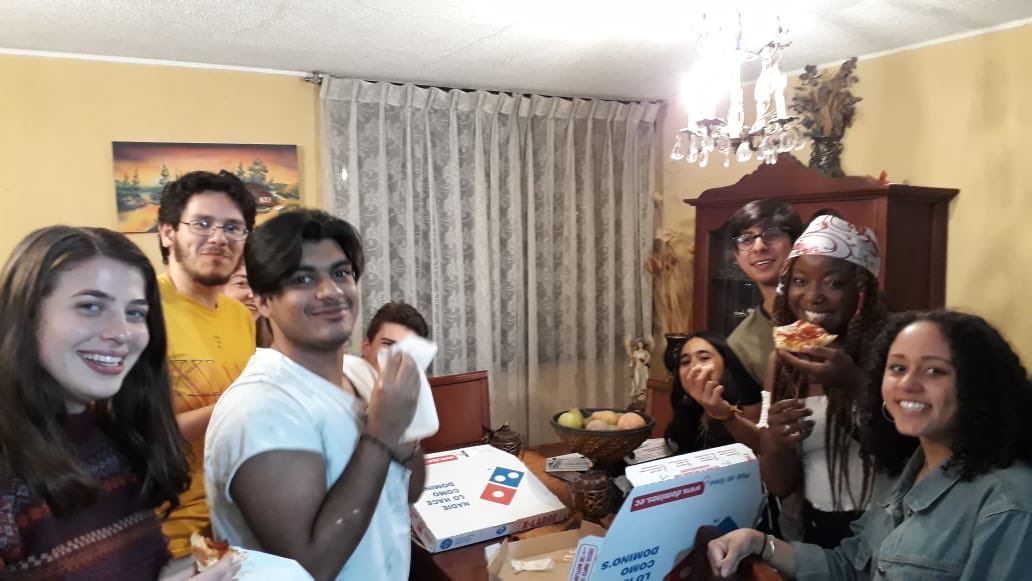 stgallenhaus's tweet photo. Living with host families! #quito #ecuador #hostfamily #studingabroad #travel #fun #people #usa #yale https://t.co/VczK9clcUu