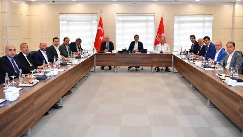 Emir son anda geldi! MHP’li ve AKP’li başkanlar son anda toplantıya katılmadı
💬İmamoğlu'ndan tepki: Bir araya gelemeyeceksek insanların kucaklaşmasını nasıl sağlayacağız?
tele1.com.tr/emir-son-anda-…