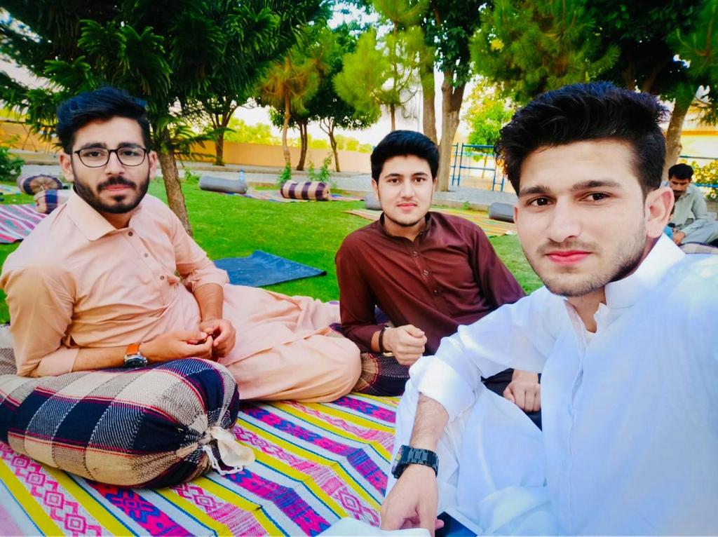 Messi_Lover906's tweet photo. تہ سا وائی چی دا سڑے دہ کلی نہ باہر کا .
پہ دہ خو زہ دہ خپل زڑگے ودان ساتمہ پیرا.
#Such #a #lovely #Gathring #with #my #Frnds #Forever https://t.co/1bMR2xqq97