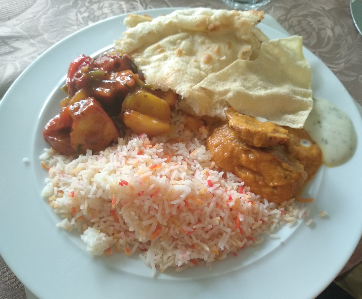 chepsibar's tweet photo. Enjoyed redeeming our @FoCR_CwrtRawlin raffle prize generously donated by Castle Gate restaurant for @CwrtRawlinprim's recent summer fair. 😋 #SlayTheDragon #Passanda #Yummy https://t.co/sa6AXXZAmU