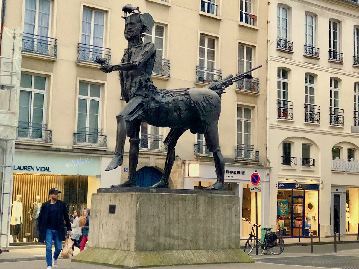IBBtravel's tweet photo. Paris Offbeat. Go beyond the most photographed places and do as the locals do: flâner à Paris - wander the Paris streets - is the best way to enjoy the city https://t.co/XXnocPhnWG via @TravelingBytes #parisonfoot #exploringparis #travel https://t.co/bqBl99pgdS