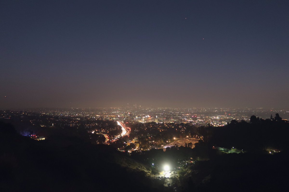 susietsang's tweet photo. LA at night. 

I’m hoping to go back and do another road trip next year! 

#travel #photography #LosAngeles #roadtrip #california #night https://t.co/EyfAO2jb7Q