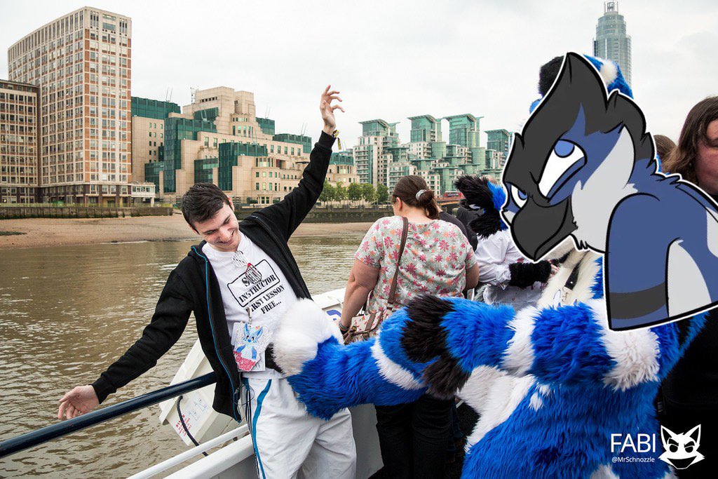 AvalonBlueavian's tweet photo. Soon Londonfurs boats party this Phoenix is here to make you a happy show how to fly at the party xp “muhaha” Serously i am looking so forward to the  party Woohoooo happy bird!! #sillybird #notaroo @LondonFurs https://t.co/YsSDCFGOfQ