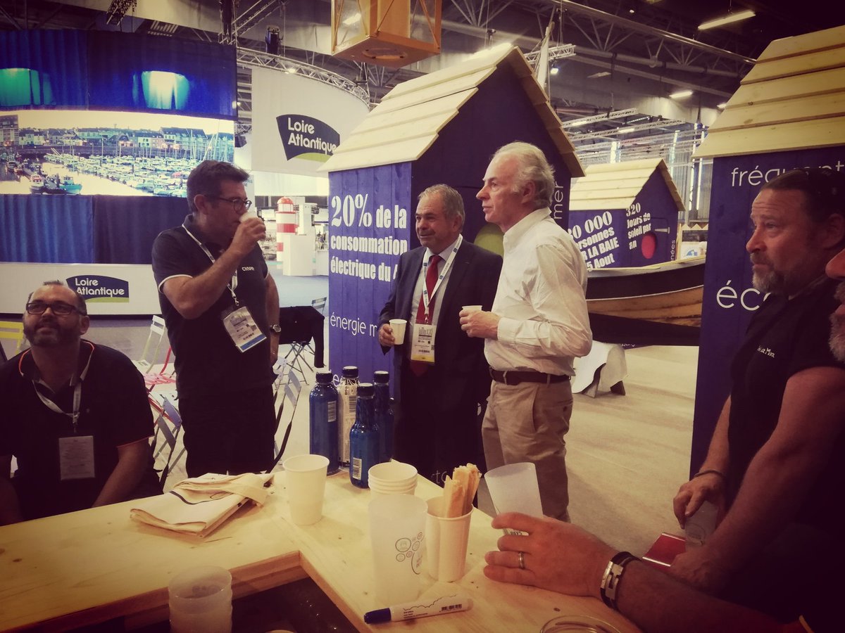 Maiwenn_Castric's tweet photo. Toujours autant de succès pour le stand @lapresquile_xxl !! 💪💪💪
Aujourd'hui c'est Jean-Claude Pelleteur, le Maire de #Pornichet, qui est passé nous voir !
#MerXXL #lapresquilexxl #respectetamer #mer @LaMerXXL @pornichet44
@Exponantes https://t.co/SoZmPdBKni