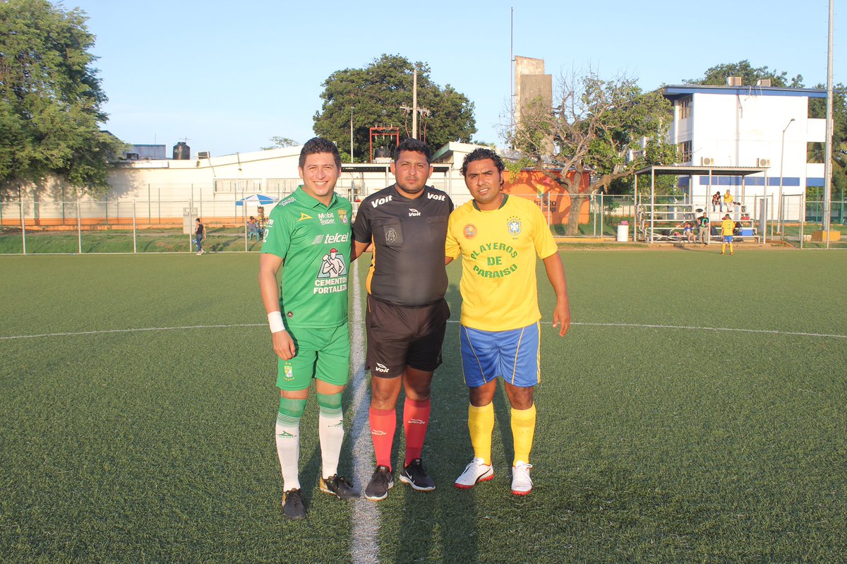 MarioRamirz's tweet photo. ¡Agradable Convivencia con todos los amigos de Playeros de Paraíso y Cacaoteros de Tabasco! Gracias a todos por su esfuerzo y derroche de talento en este partido. 
#EnTabascohayFutbol ⚽️🔥 https://t.co/nP17bIX68o