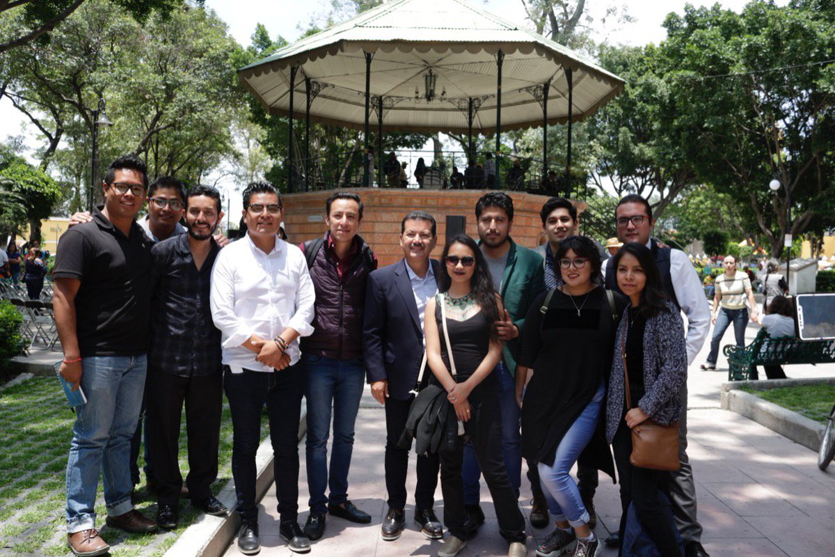 ProactiveHgo's tweet photo. Agradecemos a @ArturoRodriT quien nos dió cátedra de la historia de #SanPedroCholula sin duda cargado de identidad. 
Por otro lado #ProactivePuebla se instala como otro grupo de jóvenes sumando para elaborar acciones de cambio en los  asuntos públicos. #alzalavoz https://t.co/vPIcFJXzPg