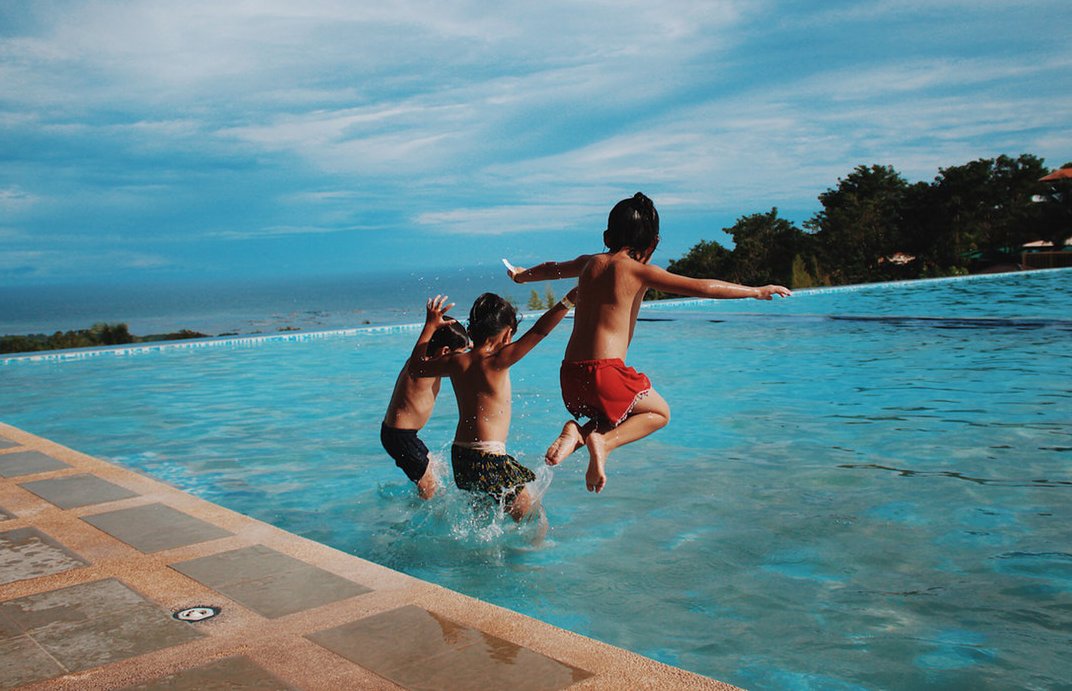CHEO's tweet photo. From summer camp to daycare to family vacation...we know you and your child/youth are juggling multiple priorities. If you need to reschedule your appointment at #CHEO, please give us a call at 613-737-7600 ext. 2222. https://t.co/tn9uFSbAkn