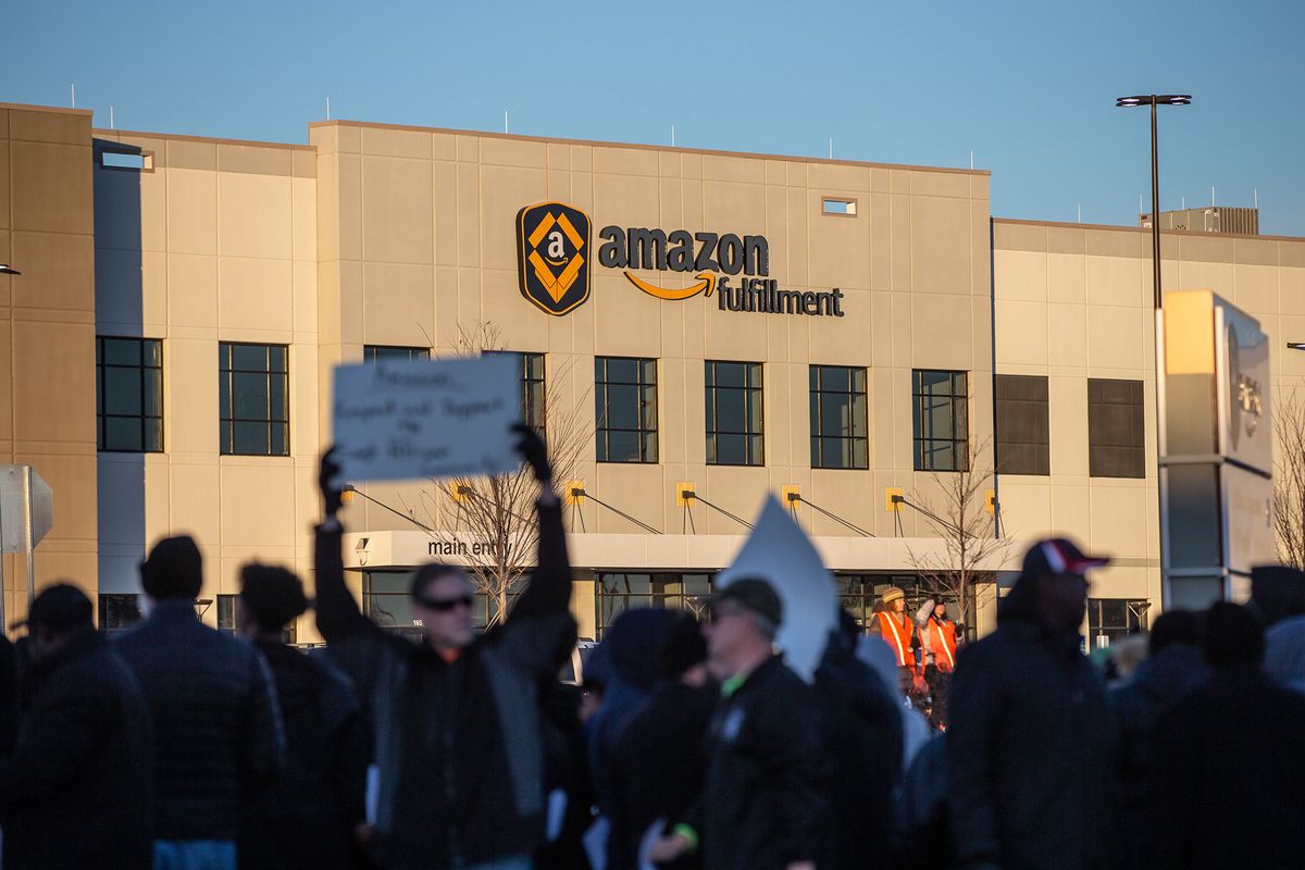 As one of the world’s most valuable companies - led by the world’s richest people - Amazon has become a symbol of income inequality ow.ly/dW2850uVL1g via <a href="/technology/">Bloomberg Technology</a>